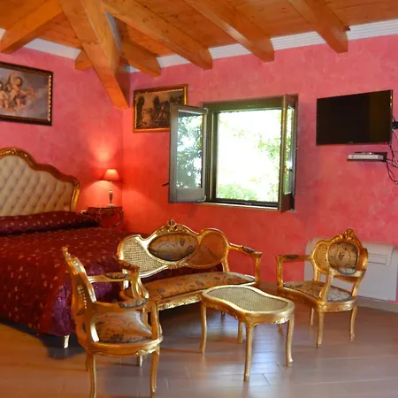 Le Parisien Hotel *