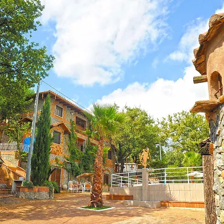 Le Parisien Resort *